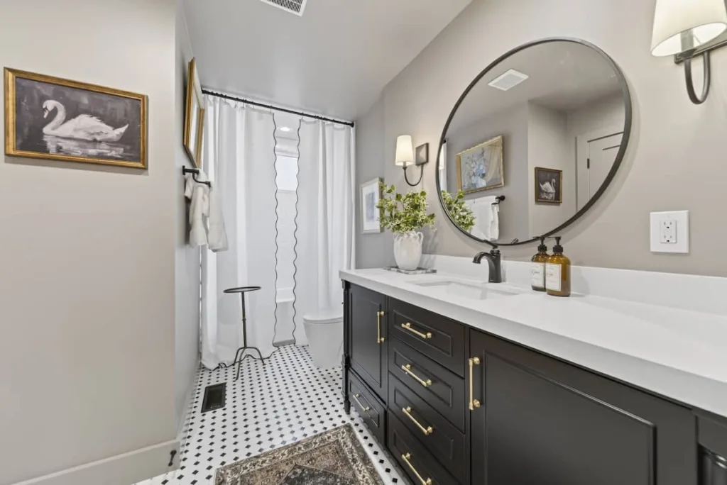 Third bathroom in White Porch Retreat Franklin