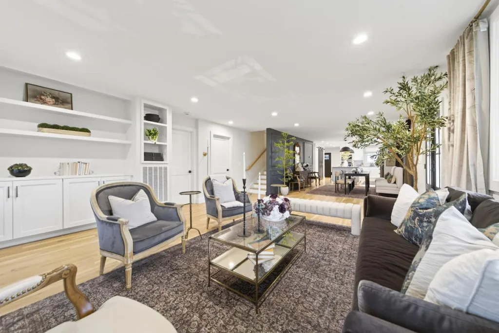 Laundry area with washer and dryer in White Porch Retreat